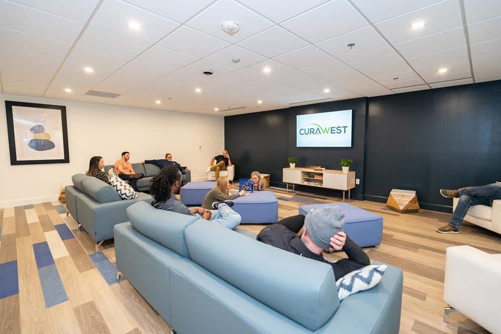 The serene lounge space at CuraWest, a medical detox facility for the treatment of drug and alcohol addiction in Denver, Colorado.
